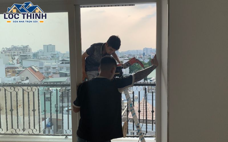 Kiểm tra tình trạng ban công chung cư
