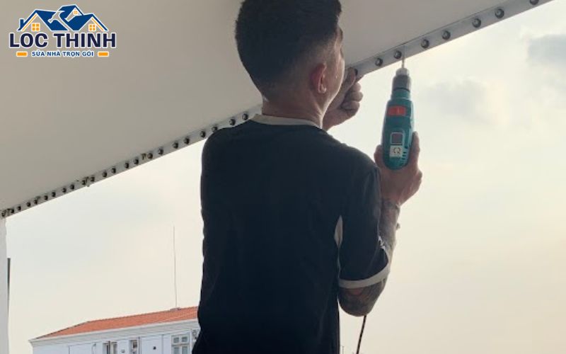 Thi công vách tường ban công