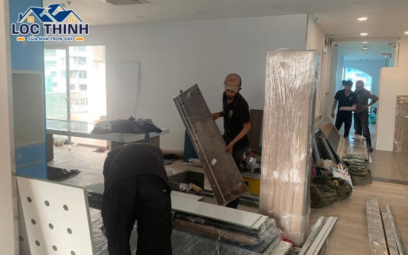 Lắp ráp các bộ phận nội thất